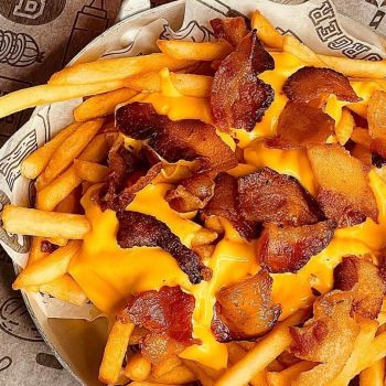 BATATA CHEDDAR E BACON